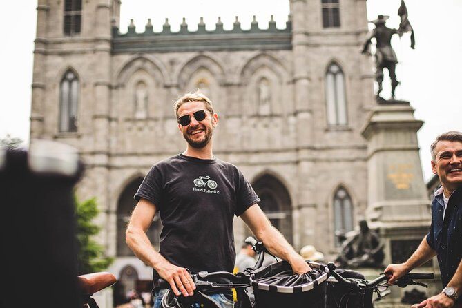 Bike / E-bike Tour : Downtown, Old Montreal, Waterfront by Fitz - Meeting near Rue de la Commune E: quick start, low stress