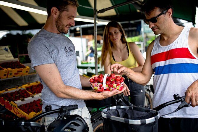 Bike / E-bike tour : Plateau, Mile-End, Jean-Talon Market by Fitz - Little Italy and Jean-Talon Market: Your Best Food-Culture Payoff