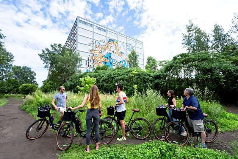 Bike/E-bike tour Plateau,MileEnd, Jean-Talon Market by Fitz - Plateau streets and the art of noticing