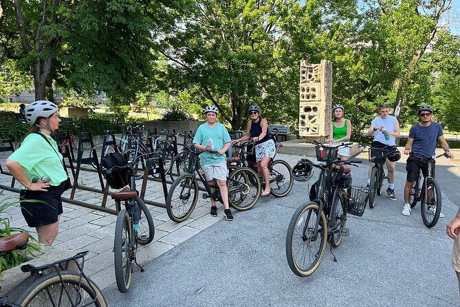 Daily Montreal Bike Rental- Be your own guide in Montreal - Road bike vs e-bike: choosing the right kind of speed