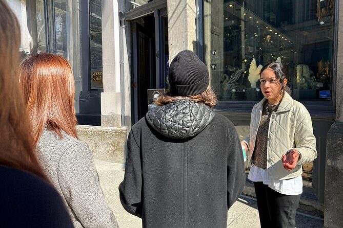 Guided Art Gallery Tour in Montreal - Stop 2: Images Boréales and why Inuit art hits so hard