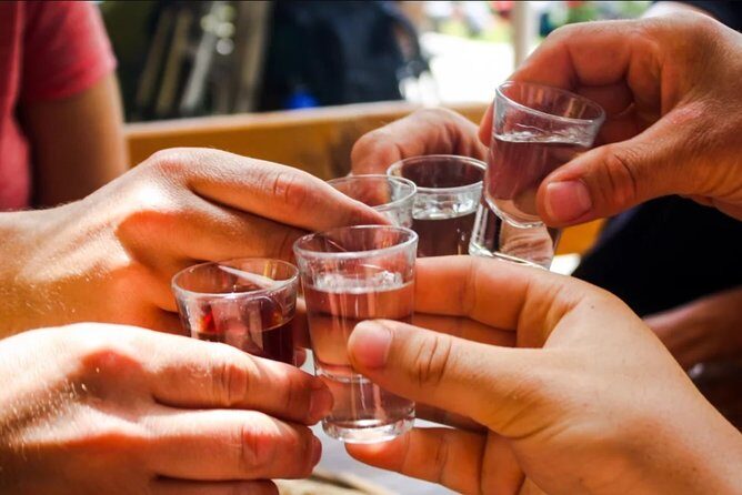 Haunted Montreal Pub Crawl - Inside the pubs: ordering drinks, stairs, and how to stay comfortable