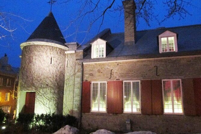 Haunted Old Montreal - Starting at Monument à Maisonneuve: get your bearings