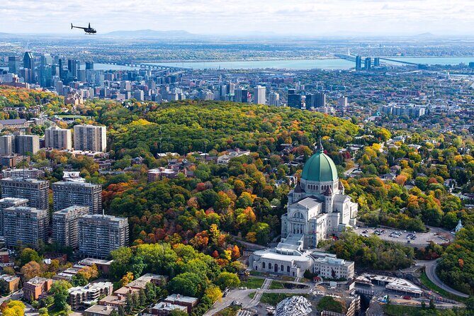 Helicopter Tour Over Montreal - Pilot and Commentary: English Isn’t Always the Same, But the Headsets Help