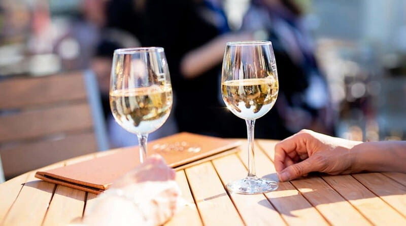 Montréal: 3 or 5-Course Dinner Cruise with DJ & Dancing - Red Carpet Upgrade: Is It Worth the Extra Spend?