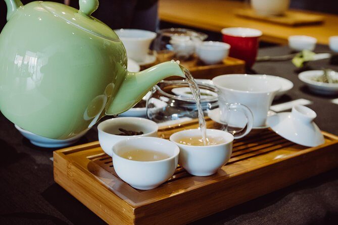 Montreal Afternoon Tea Tour - Stop 4 in Vieux-Montreal: High Tea and Local History Finale