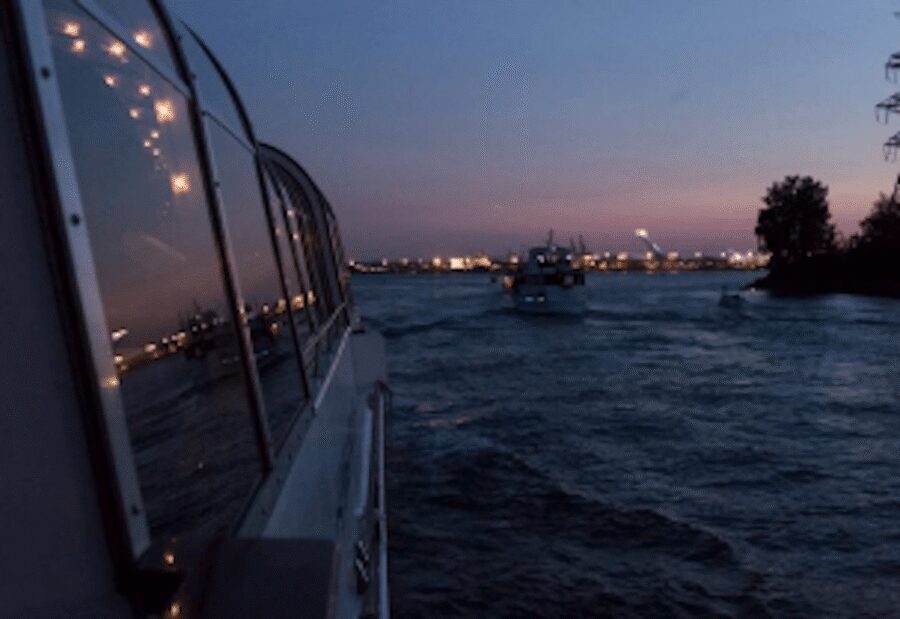 Montreal: Bateau-Mouche Cruise with A La Carte Dinner Option - Dinner at Sea: How the À La Carte Meal Works Up to 6 Courses