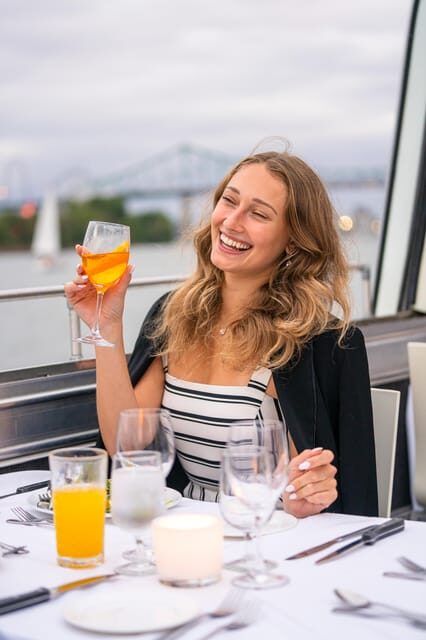 Montreal: Bateau-Mouche Cruise with A La Carte Dinner Option - Space and Comfort: Window Tables, Deck Limits, and Reality Checks