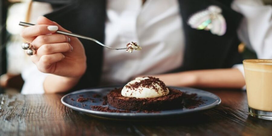 Montreal: Best of Montreal Food Walking Tour with Tastings - Jeanne-Mance Park near Mont Royal: the short break that makes the walk easier