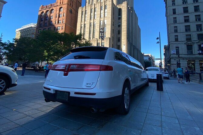 Montreal Best Private Transfer services - Inside the car: water, phone charging, and a quick reset