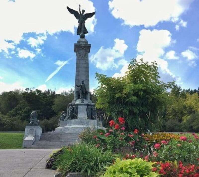 Montreal : Downtown & Underground Walking Tour with a Guide - Why Montreal’s Underground City works so well for a 2-hour walk