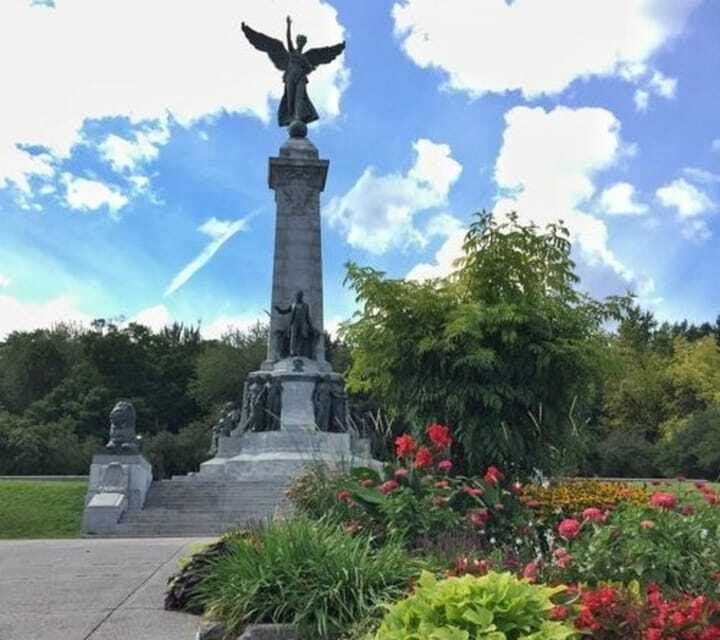 Montreal : Downtown & Underground Walking Tour with a Guide - What your private guide does beyond pointing at buildings