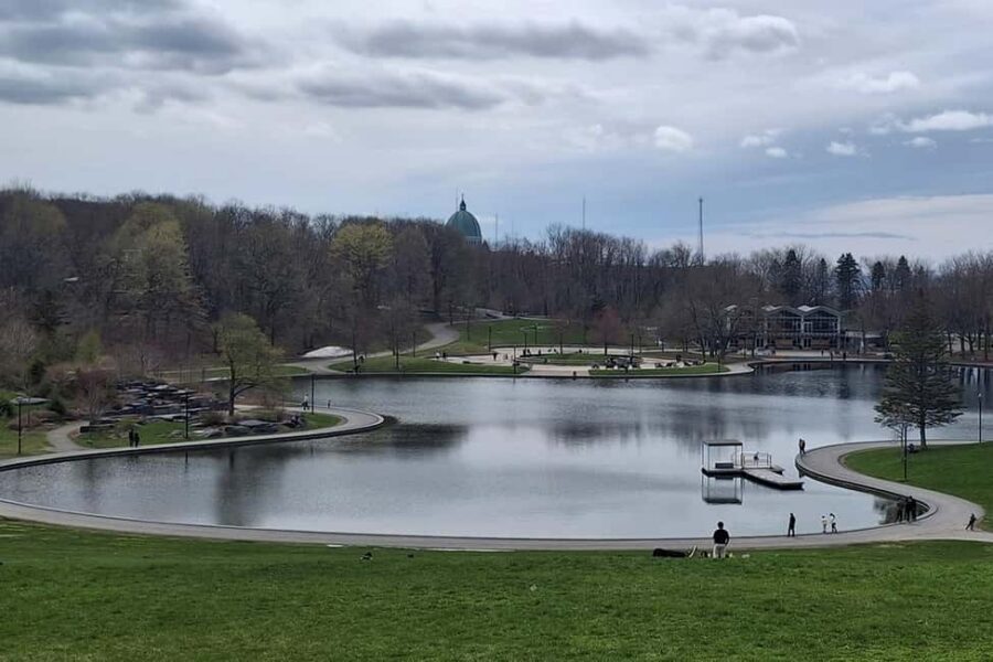 Montreal: E-Bike Sightseeing Tour - Food stop logic: why the bagel break is timed so well