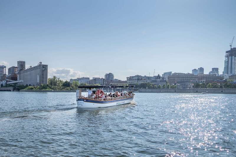 Montreal: Electric Boat Cruise with Onboard Drinks - Your route west from Jacques-Cartier Pier (and why it matters)