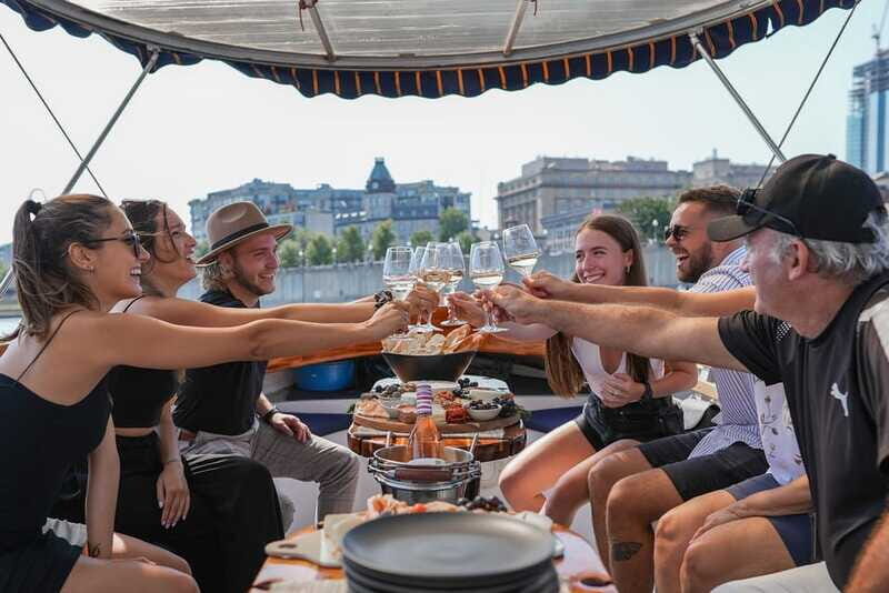 Montreal: Electric Boat Cruise with Onboard Drinks - Who should book this electric boat cruise?