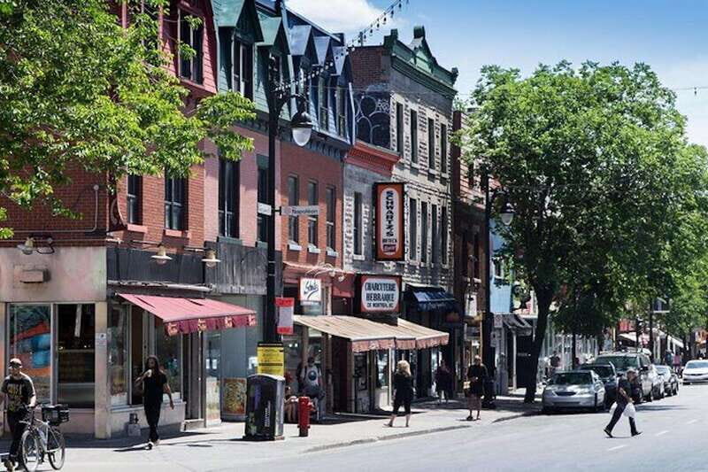 Montreal: Essential Neighborhoods Walking Tour + Basilica - Price and value for 150 minutes of “neighborhood linking”