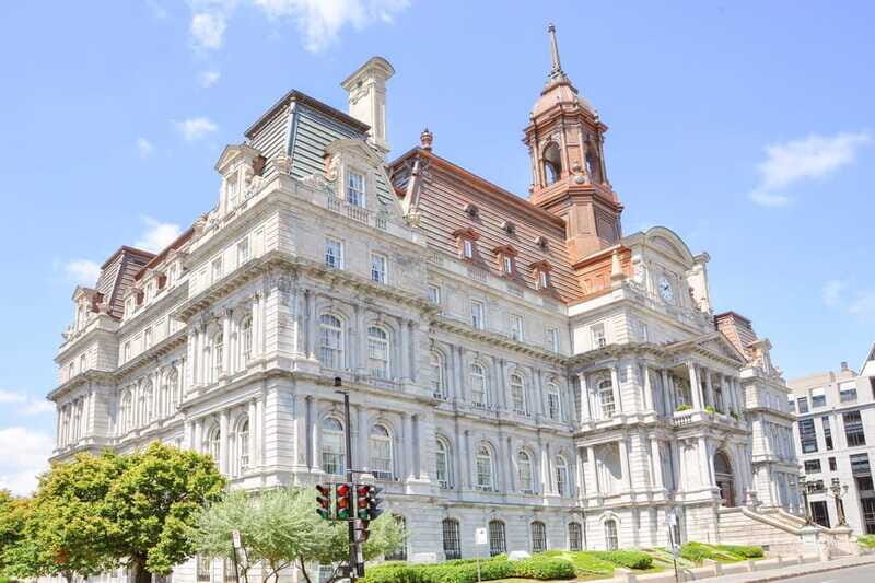 Montreal: Guided Bus Tour - Chinatown, Place des Arts, and Place Ville Marie: Culture and City Energy