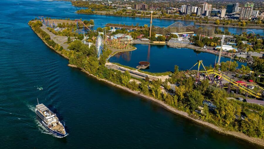 Montréal: Guided Sightseeing River Cruise - Key highlights you’ll feel right away