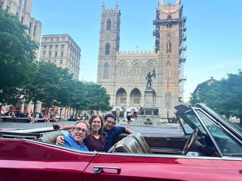 Montréal: Guided Tour in Vintage Convertible Cadillac - Old Montreal in One Hour: Cobblestones, Basilica, and Stories You Can Repeat