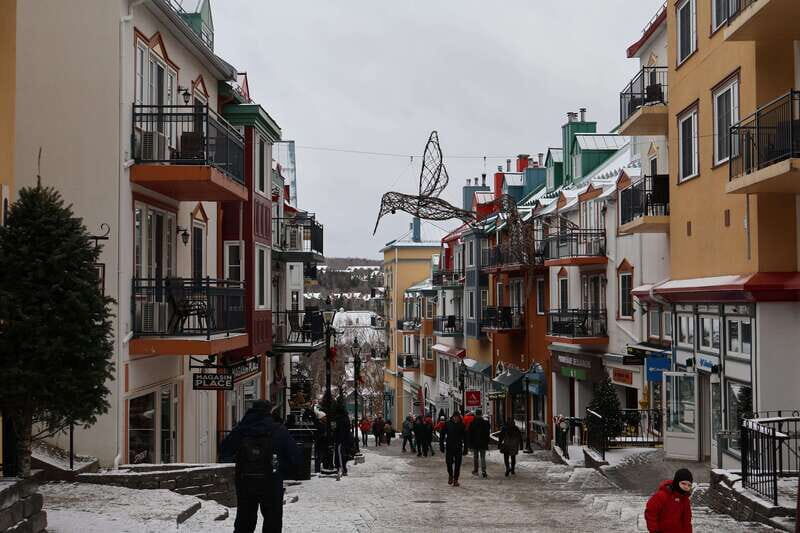 Montreal: Guided tour of the Laurentides Mont Tremblant - Your guide matters more than you think: stories, languages, and photo help