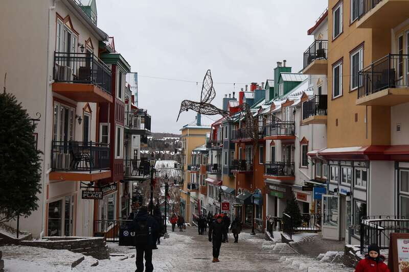 Montreal: Guided tour of the Laurentides Mont Tremblant - Mont-Tremblant gondola ride: views you can reach in minutes