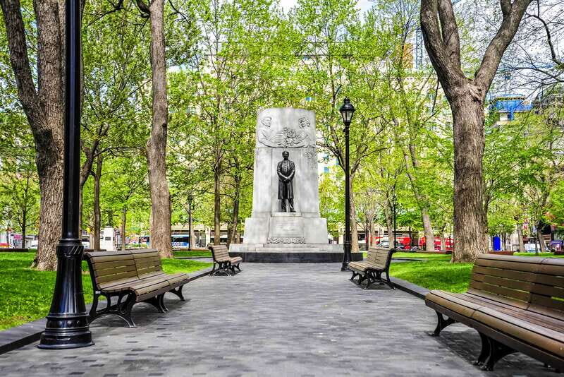 Montreal: Hop-On Hop-Off Double-Decker Bus Tour - Comfort and Small Real-World Issues to Know