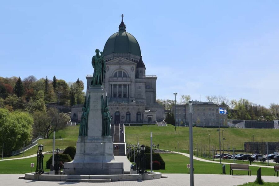 Montreal: Iconic Landmarks All-Inclusive VIP Experience - Notre-Dame Basilica and Old Montreal: Finishing in the City’s Classic Core