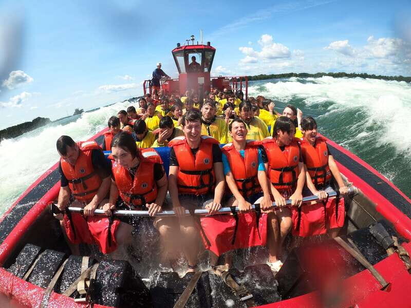 Montreal: Jet Boating on the Lachine Rapids - Old Montreal to the Rapids: the route that turns photos into laughs