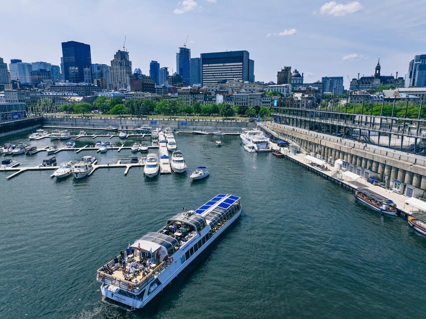 Montreal: Le Bateau-Mouche St. Lawrence Sightseeing Cruise - Bar service onboard: nice bonus, not the reason to go