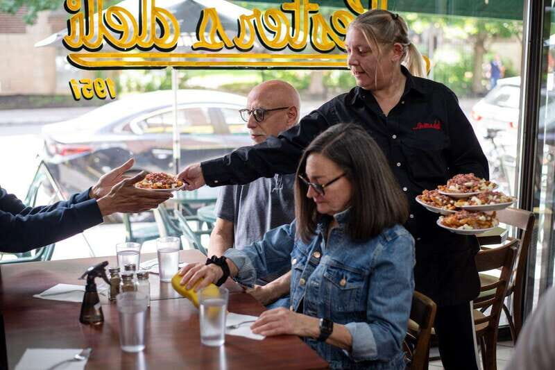 Montreal: Mile-End Foodie Walking Tour with 7 Tastings - The Mile End Walk: Stories Between the Food Stops