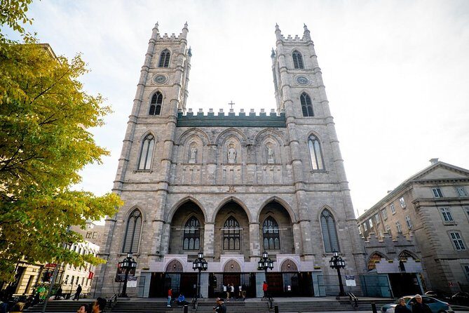 Montreal Premium Driving Night Tour with La Grand Roue Ride - How the small group and guides shape your night