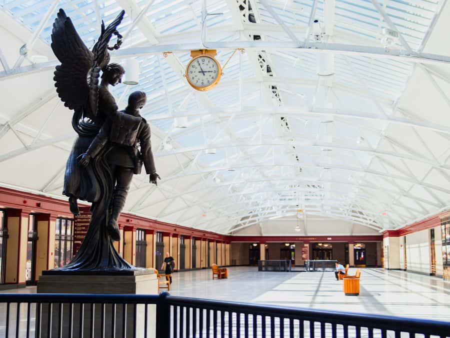 Montreal: Private Walking Tour of Downtown & Underground - Key things you’ll notice on this tour
