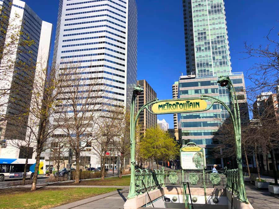 Montreal: Private Walking Tour of Downtown & Underground - Dorchester Square: The Downtown Orientation Moment