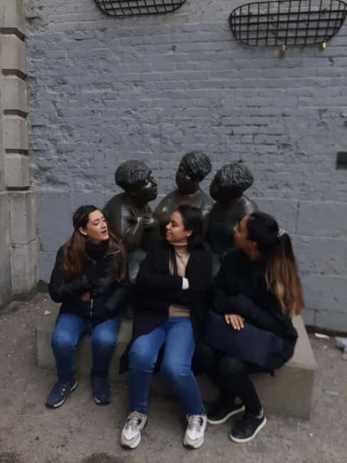 Montreal: Private Walking Tour with a Local - If you want an attraction visit, pay attention to admission