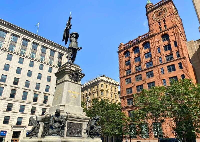 Montréal: The Original Old Montréal Walking Tour - Historic locations, architecture views, and smart photo timing