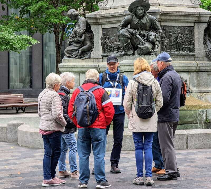 Montreal: Top Rated Small Group Old Montreal Walking Tour - Hidden corners: small detours that add real meaning