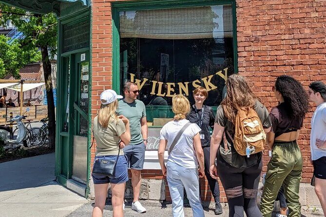 Montreal's Plateau Mont-Royal and Mile End Tour by MTL Detours - Murals and immigrant waves: Jewish and Portuguese stories on the street