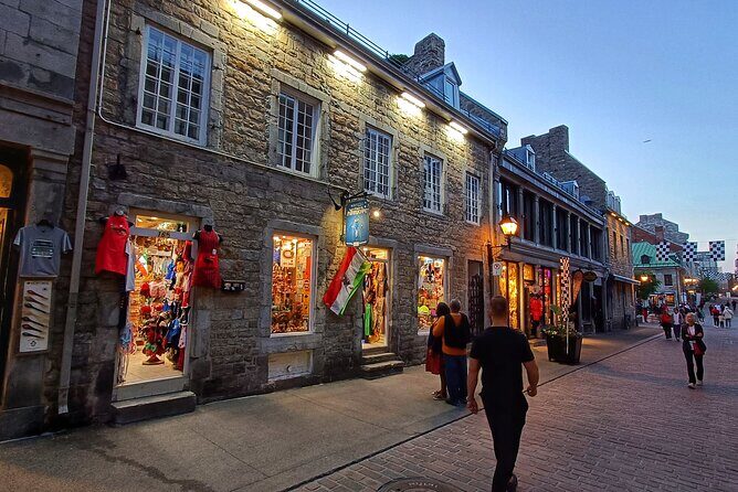Old Montreal at Twilight Walking Tour Semi-Private - The Itinerary: A Calm 90-Minute Loop with Real Stops