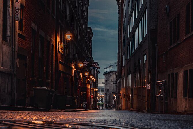 Old Montreal at Twilight Walking Tour Semi-Private - Weather, Footwear, and Keeping It Comfortable