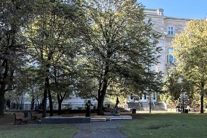 Old Montreal: Self-Guided Tour from Place D‘Armes to Old Port - Place Jacques-Cartier to Pointe-à-Callière: your break in the middle of the story
