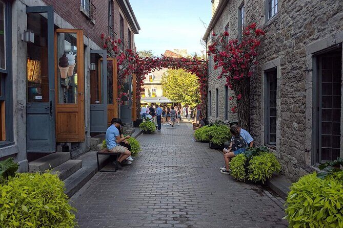 Old Montreal: Self-Guided Tour from Place D‘Armes to Old Port - Montreal City Hall and Château Ramezay: civic power with a time-machine feel