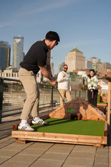 Outdoor mini golf in Montreal - Finding Mini Putt Montreal in the Old Port