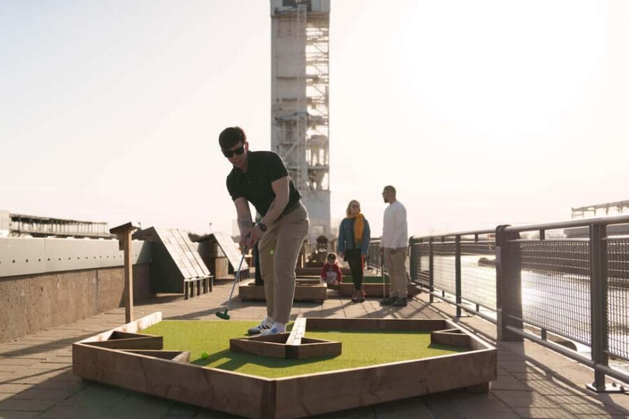 Outdoor mini golf in Montreal - Your 1.5-Hour Game Plan at the Docks