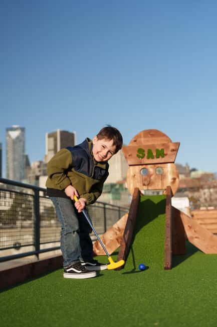 Outdoor mini golf in Montreal - Should you book this Old Port mini golf? My take
