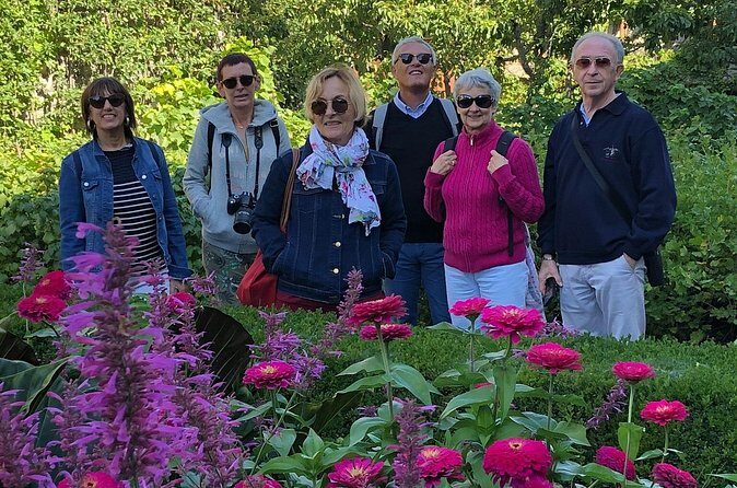 Private Custom Tour with a Local Guide Montreal - The walking tour part: why it’s good and when it’s not