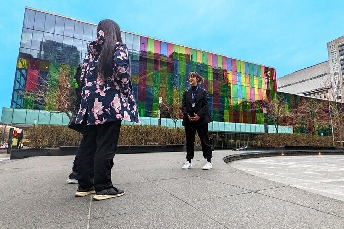 Private Guided Old Montréal and Downtown Walking Tour - Getting Your Bearings: Centre-Ville to Old Montréal in One Smart Loop