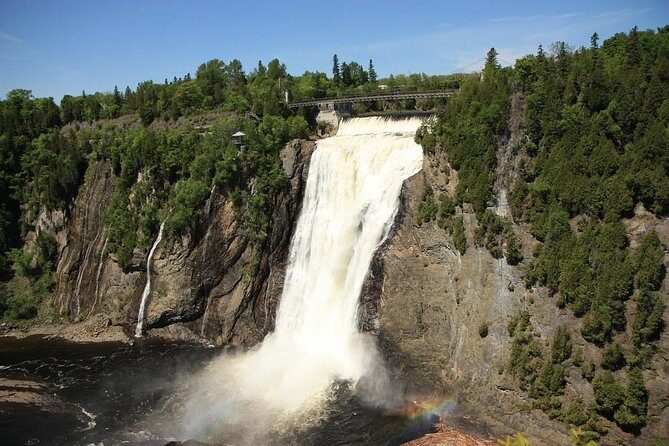 Quebec City and Montmorency Falls Day Trip from Montreal - The ride northeast: what the Gray Line coach part is for