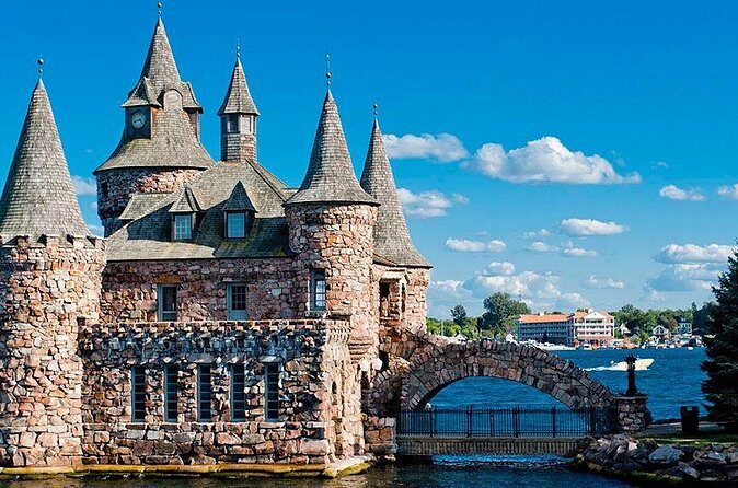 Toronto, Niagara Falls & Thousand Islands VIP 2–Day Trip - Ripley’s Aquarium After Lunch: Big Indoors, Real Hands-On