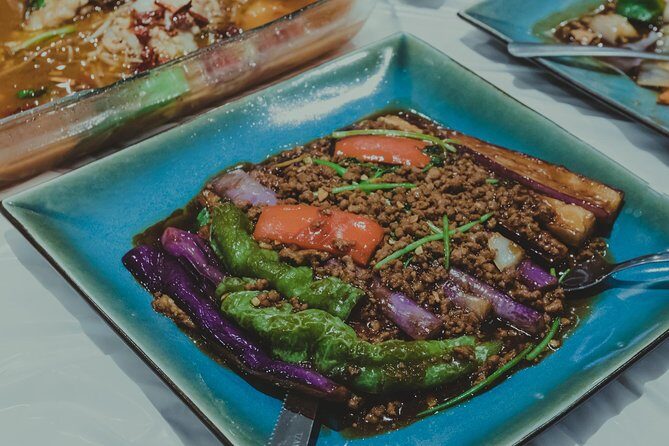 Under the Surface of Montreal's Chinatown: Guided Food Walking Tour - Stop 1 in Chinatown: getting beyond the facade